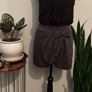 Women’s Bow-Accent Gray Skirt